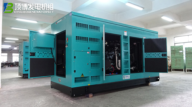頂博柴油發(fā)電機(jī)組：企業(yè)工廠穩(wěn)定運(yùn)行的堅(jiān)實(shí)后盾，高效智能引領(lǐng)行業(yè)新篇章